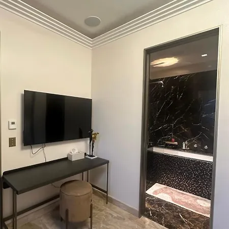 Apartment Luxe On The Champs-elysees