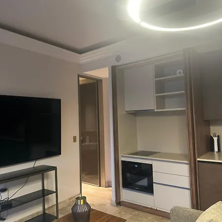 Апартаменты Luxe On The Champs-elysees Париж